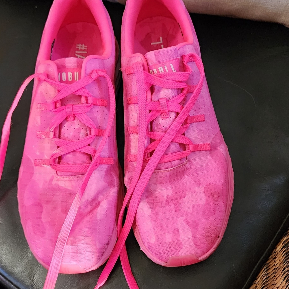 NOBULL NEON CAMO PINK RIPSTOP RUNNERS SIZE 9
